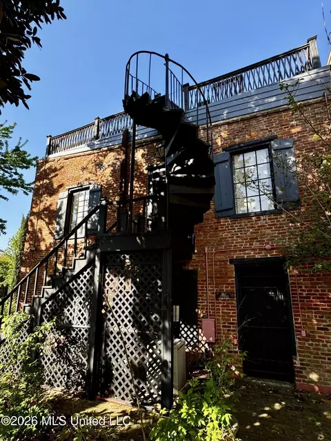 Exterior - 303 N Commerce St, Natchez, MS 39120 photo 3 of 4