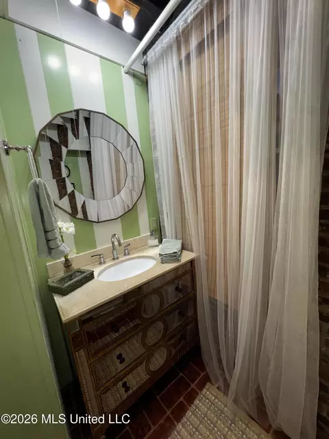 Bath - 303 N Commerce St, Natchez, MS 39120 photo 4 of 5