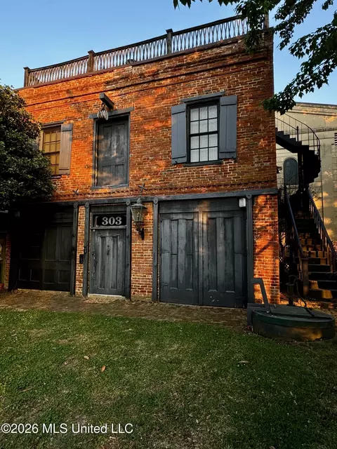 Exterior - 303 N Commerce St, Natchez, MS 39120 photo 1 of 4
