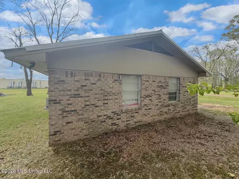 Exterior - 205 Summers St, Walnut Grove, MS 39189 photo 2 of 3