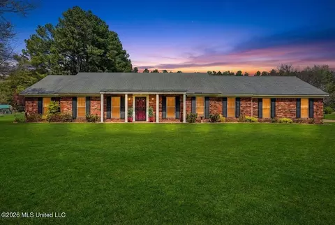 5600 Rolling Hills Dr, Olive Branch, MS 38654
