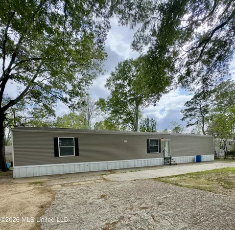 223 Southgate Dr, Richland, MS 39218