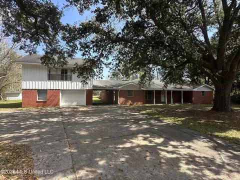13524 Scruggs Ln, Biloxi, MS 39532