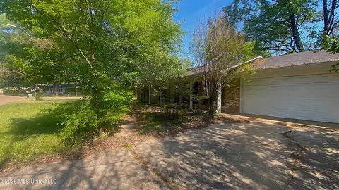1886 Smallwood St, Jackson, MS 39212