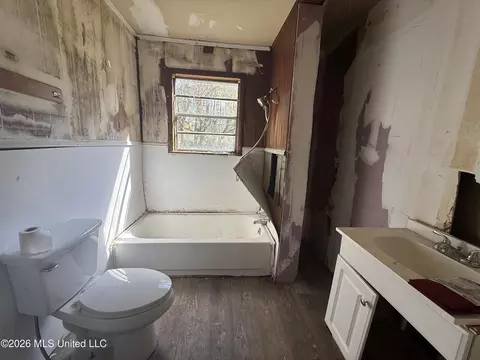 Bath - 3424 Howze St, Moss Point, MS 39563 photo 1 of 1
