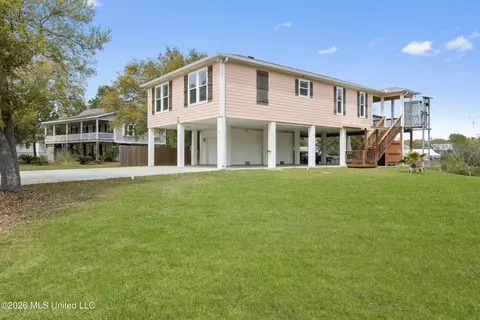 120 Mollere Dr, Waveland, MS 39576