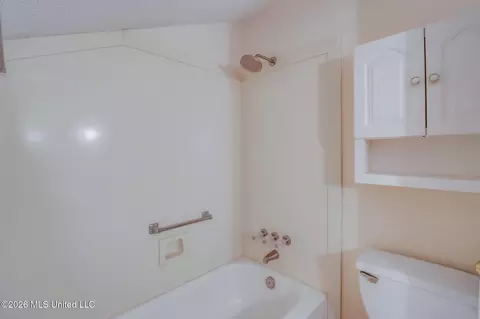 Bath - 102 S Wright Ave, Long Beach, MS 39560 photo 3 of 4