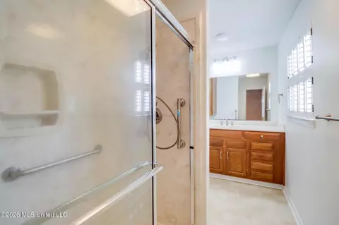Bath - 102 S Wright Ave, Long Beach, MS 39560 photo 2 of 4