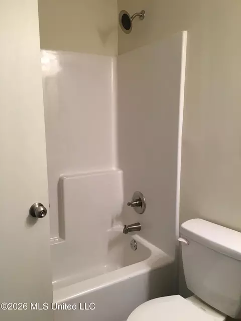 Bath - 1050 Monroe St #ABCD, Jackson, MS 39202 photo 3 of 3