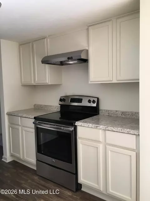 Kitchen - 1050 Monroe St #ABCD, Jackson, MS 39202 photo 2 of 3