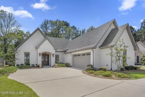 711 S Chickasaw Dr, Flowood, MS 39232