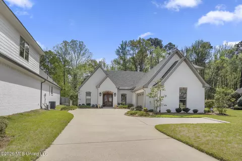 711 S Chickasaw Dr, Flowood, MS 39232