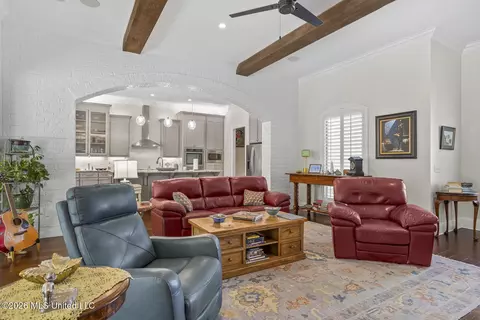 Living - 711 S Chickasaw Dr, Flowood, MS 39232 photo 2 of 4