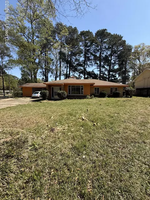 3938 Oakhill Dr, Jackson, MS 39206