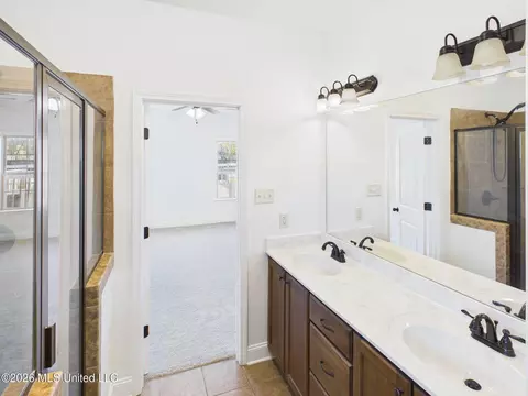 Bath - 3337 Pecan Estates Dr, Hernando, MS 38632 photo 2 of 2