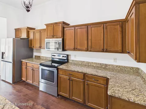 Kitchen - 3337 Pecan Estates Dr, Hernando, MS 38632 photo 2 of 3