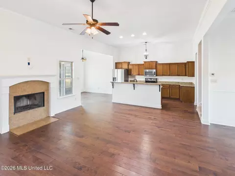 Living - 3337 Pecan Estates Dr, Hernando, MS 38632 photo 4 of 4