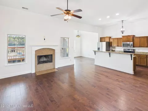 Living - 3337 Pecan Estates Dr, Hernando, MS 38632 photo 3 of 4