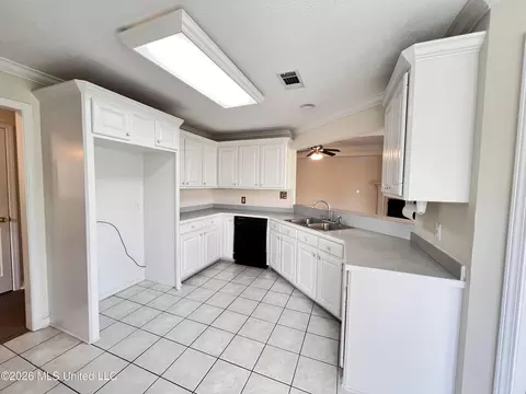 Kitchen - 113 Fox Run, Mccomb, MS 39648 photo 2 of 4