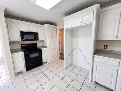 Kitchen - 113 Fox Run, Mccomb, MS 39648 photo 3 of 4