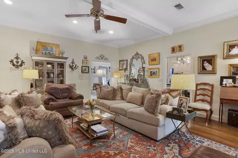 Living - 5111 Canton Heights Dr, Jackson, MS 39211 photo 2 of 4