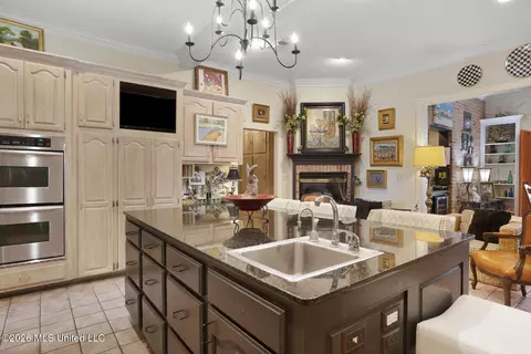 Kitchen - 5111 Canton Heights Dr, Jackson, MS 39211 photo 5 of 5