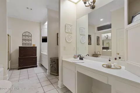 Bath - 5111 Canton Heights Dr, Jackson, MS 39211 photo 2 of 9