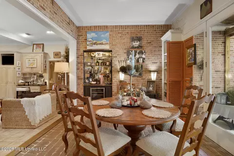 Dining - 5111 Canton Heights Dr, Jackson, MS 39211 photo 4 of 5