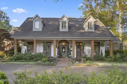 5111 Canton Heights Dr, Jackson, MS 39211