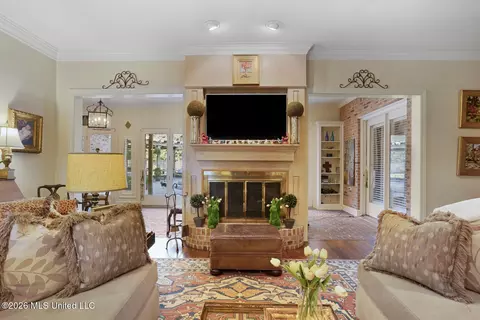 Living - 5111 Canton Heights Dr, Jackson, MS 39211 photo 4 of 4
