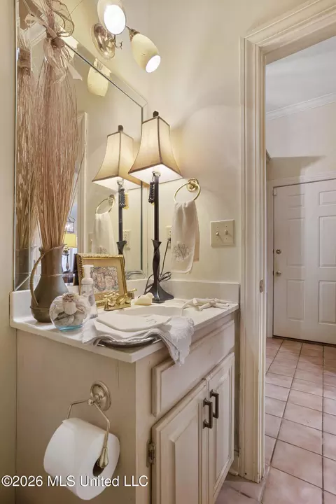 Bath - 5111 Canton Heights Dr, Jackson, MS 39211 photo 7 of 9