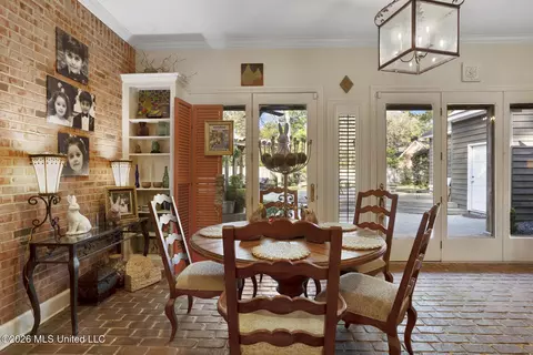 Dining - 5111 Canton Heights Dr, Jackson, MS 39211 photo 3 of 5