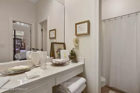 Bath - 5111 Canton Heights Dr, Jackson, MS 39211 photo 6 of 9