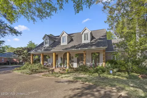 Exterior - 5111 Canton Heights Dr, Jackson, MS 39211 photo 4 of 21