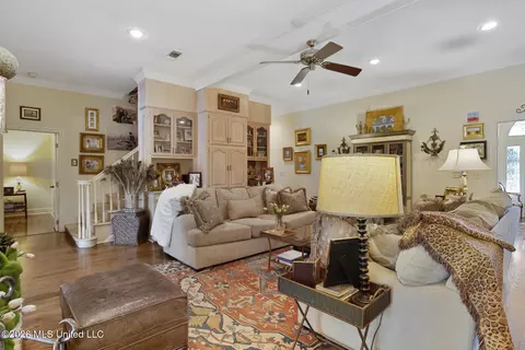 Living - 5111 Canton Heights Dr, Jackson, MS 39211 photo 1 of 4