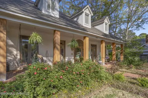 Exterior - 5111 Canton Heights Dr, Jackson, MS 39211 photo 5 of 21