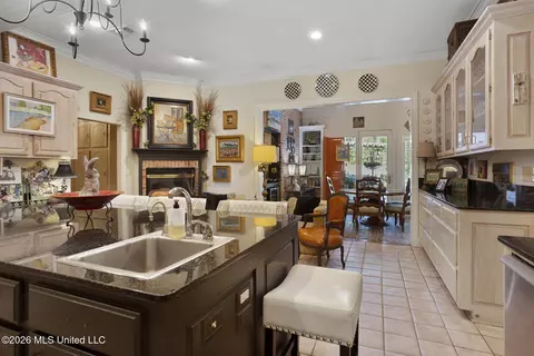 Kitchen - 5111 Canton Heights Dr, Jackson, MS 39211 photo 4 of 5