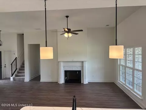 Living - 926 Buttermilk Dr, Nesbit, MS 38651 photo 1 of 2