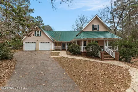13 Albert Odom Dr, Poplarville, MS 39470