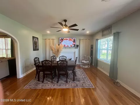 251 W Race St, Rolling Fork, MS 39159 photo 2
