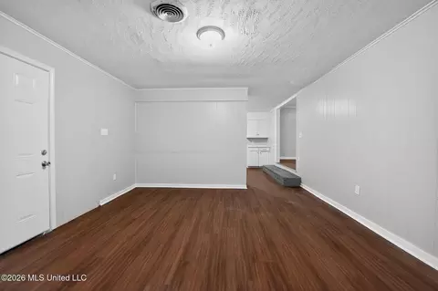 Living - 764 Avalon Rd, Jackson, MS 39206 photo 4 of 9