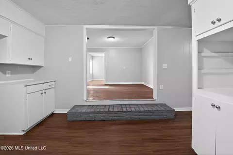 Entry Way - 764 Avalon Rd, Jackson, MS 39206 photo 2 of 3