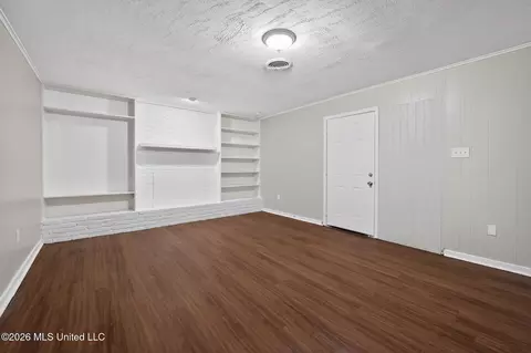 Living - 764 Avalon Rd, Jackson, MS 39206 photo 6 of 9