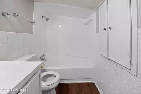 Bath - 764 Avalon Rd, Jackson, MS 39206 photo 4 of 4