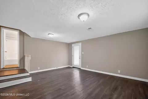 Living - 1541 Dianne Dr, Jackson, MS 39204 photo 10 of 13