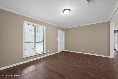 Living - 1541 Dianne Dr, Jackson, MS 39204 photo 3 of 13