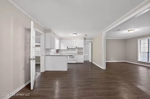 Living - 1541 Dianne Dr, Jackson, MS 39204 photo 5 of 13