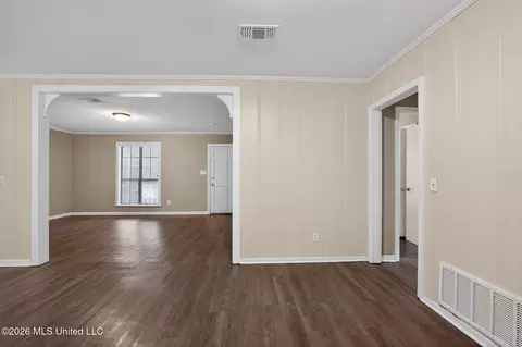 Living - 1541 Dianne Dr, Jackson, MS 39204 photo 6 of 13