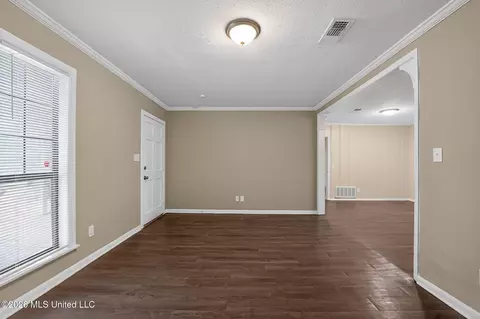 Living - 1541 Dianne Dr, Jackson, MS 39204 photo 2 of 13