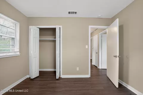Bedroom - 1541 Dianne Dr, Jackson, MS 39204 photo 6 of 9